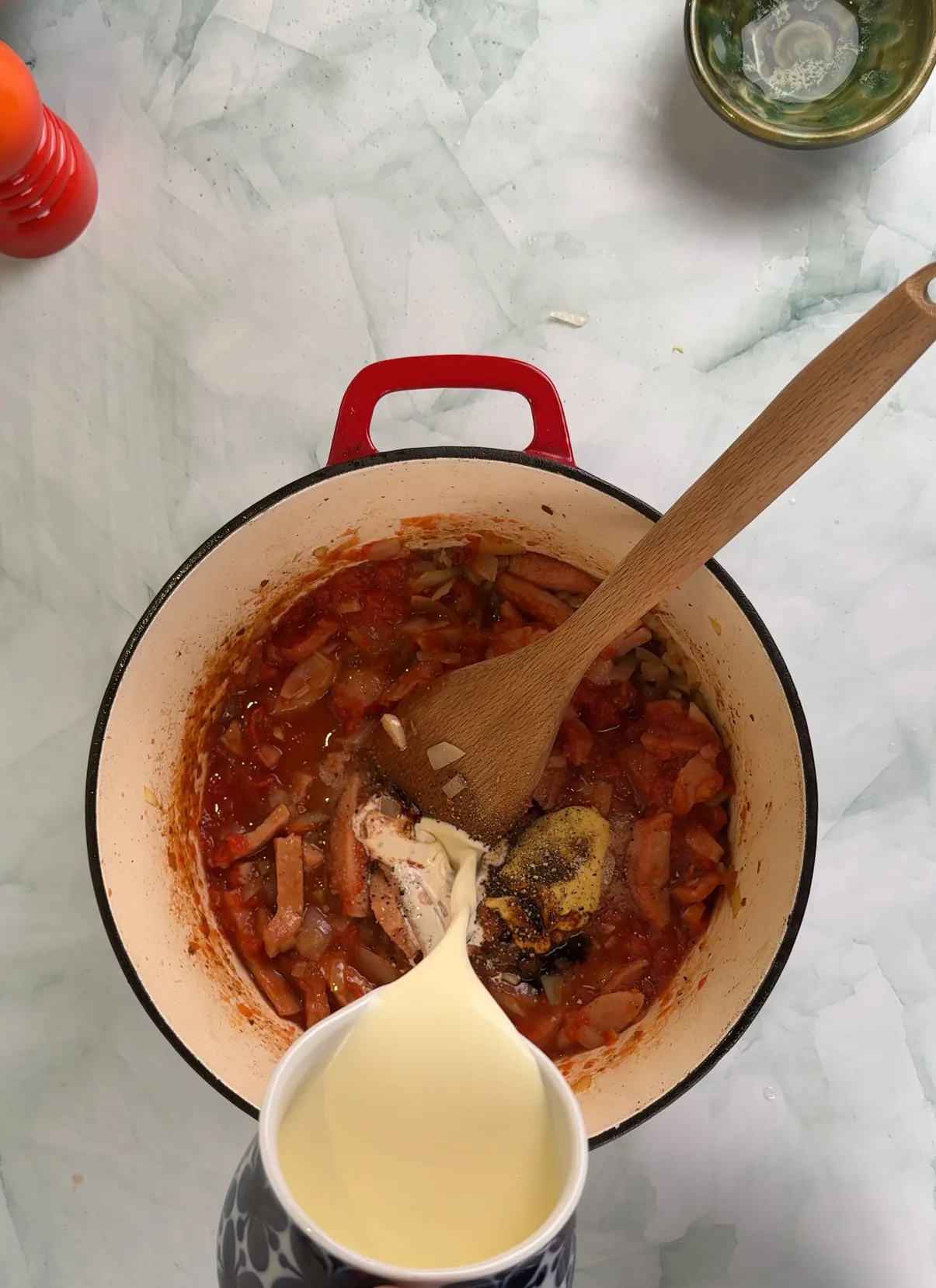 Korv stroganoff - tillsätt dijon, soja och grädde