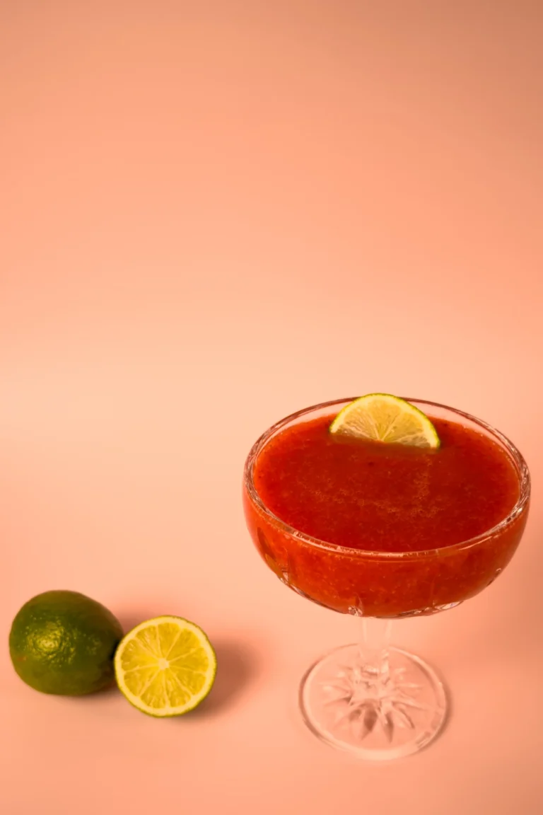 Strawberry Daiquiri – läskande sommardrink med jordgubbar och lime