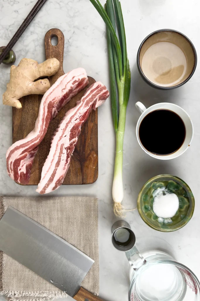 Chashu recept - ingredienser - fläsksida, sake, soja, socker, ingefära och salladslök - samt lite vatten
