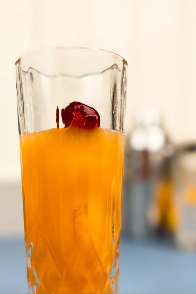 Sex on the beach drink recept - serverad i highballglas