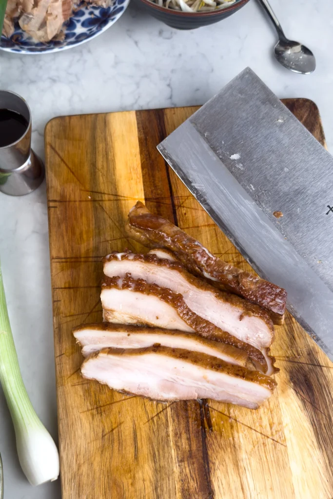 Skär din chashu i 5 mm tjocka skivor