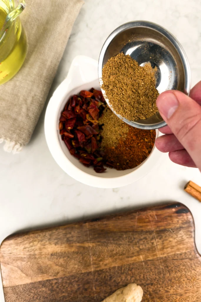 Chiliolja recept: Använd chili från Sicuan (Kina) för bästa resultat, de finns inte på ica eller coop, men förmodligen på din asienlivs