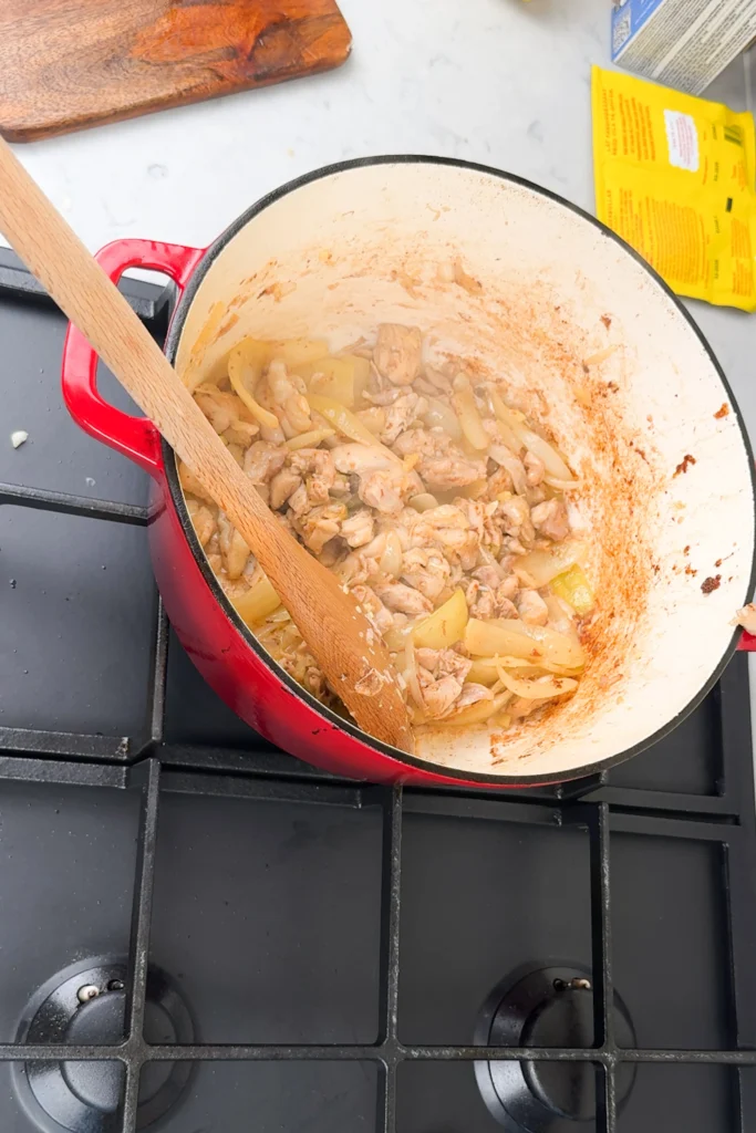 När löken ser ut så här är den färdig. Japnask curry får sin sötma från löken