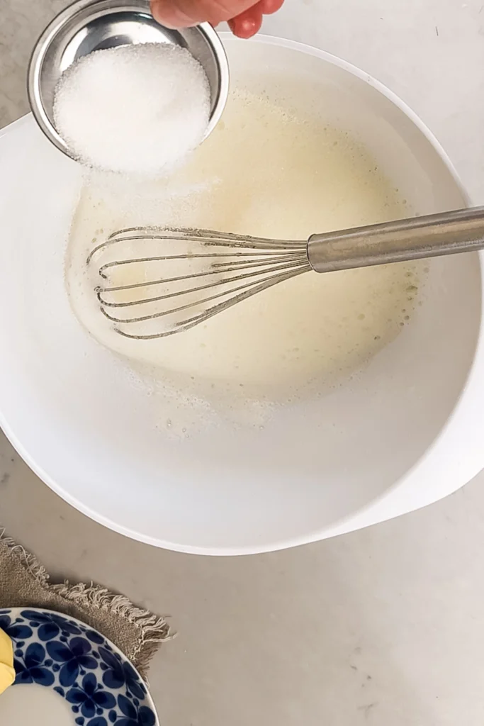 Japanska fluffiga pannkakor instruktioner steg 2 - blanda maräng med äggvita och socker