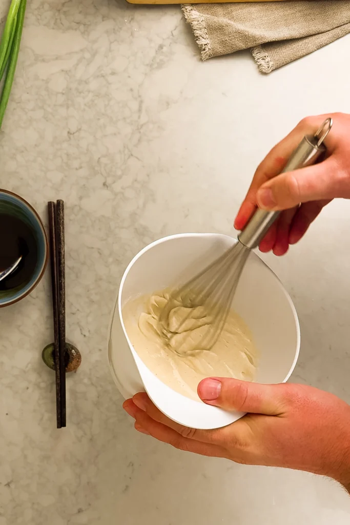 Vispa ihop pannkakssmeten med dashi - låt stå i minst en timme men helst över natten