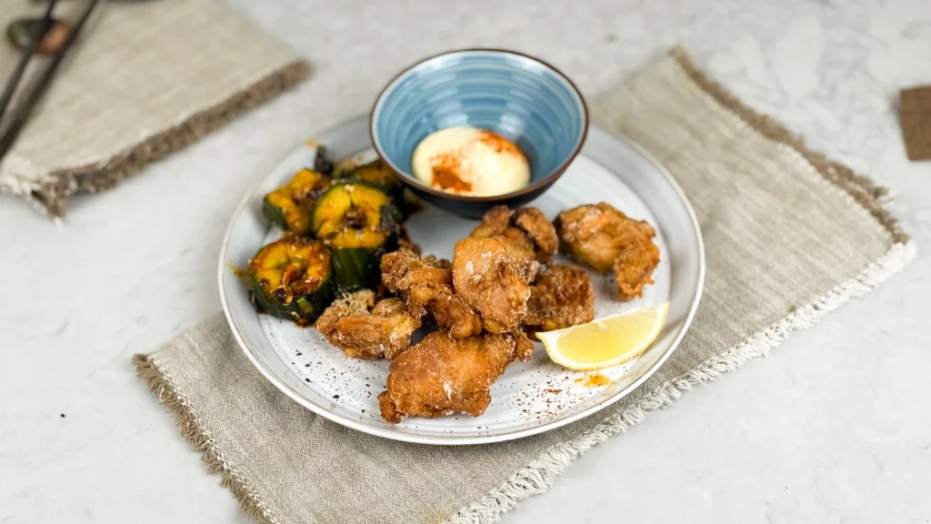 Karaage - Japansk friterad kyckling med majonnäs och citron