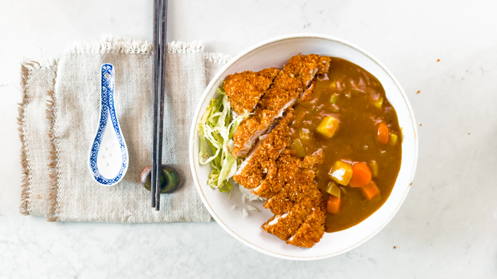 Hur gör man katsu curry? Japansk schnitzel med currysås och ris