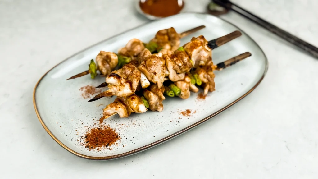 Yakitori recept - grillade japanska kycklingspett