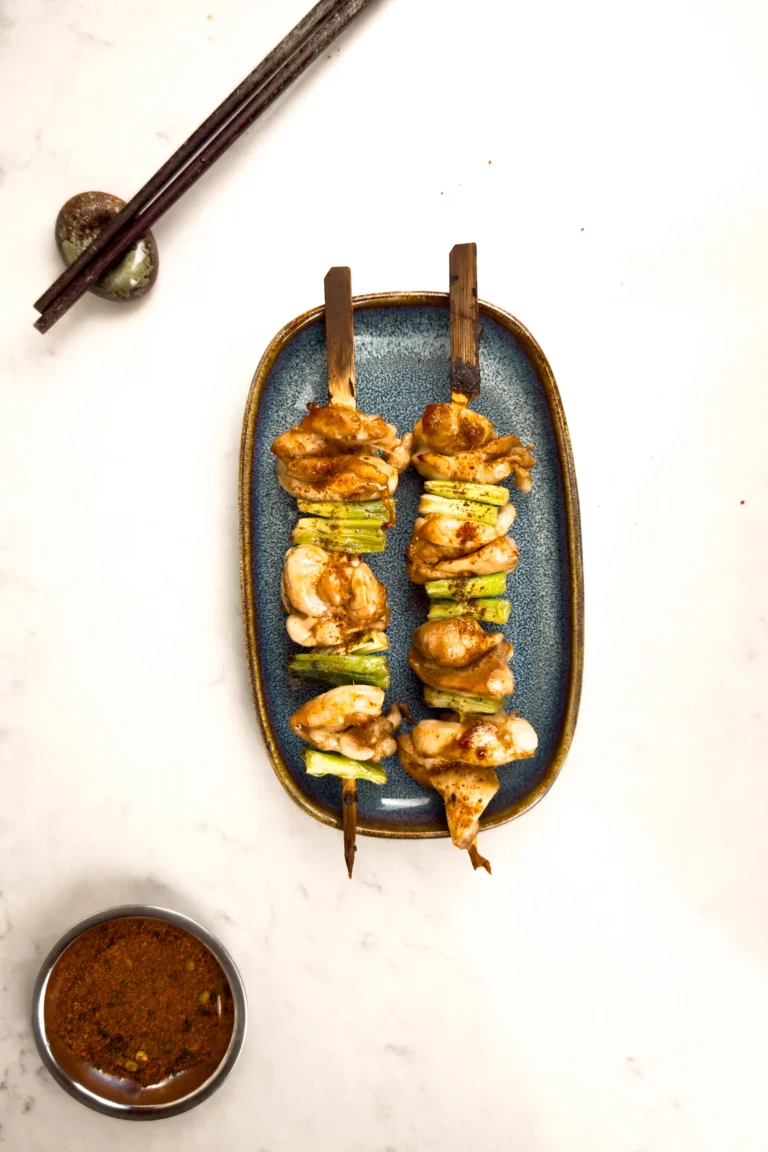 Yakitori: Grillade japanska kycklingspett