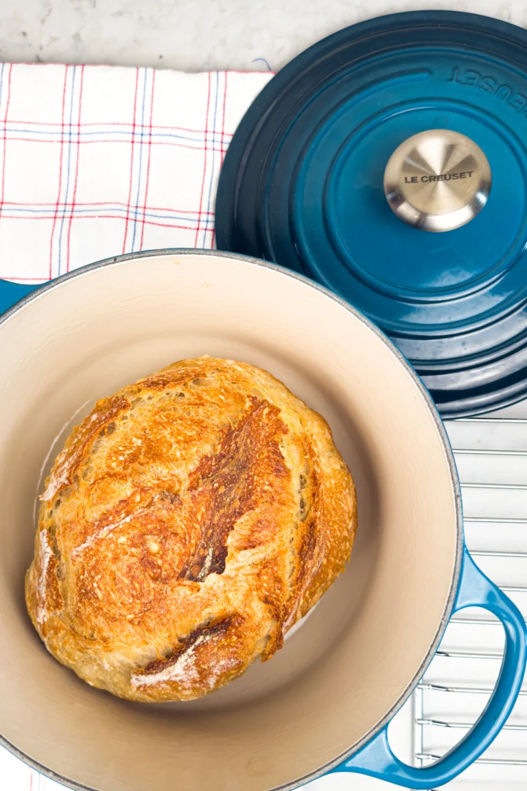 Enkelt recept på bröd i gjutjärnsgryta