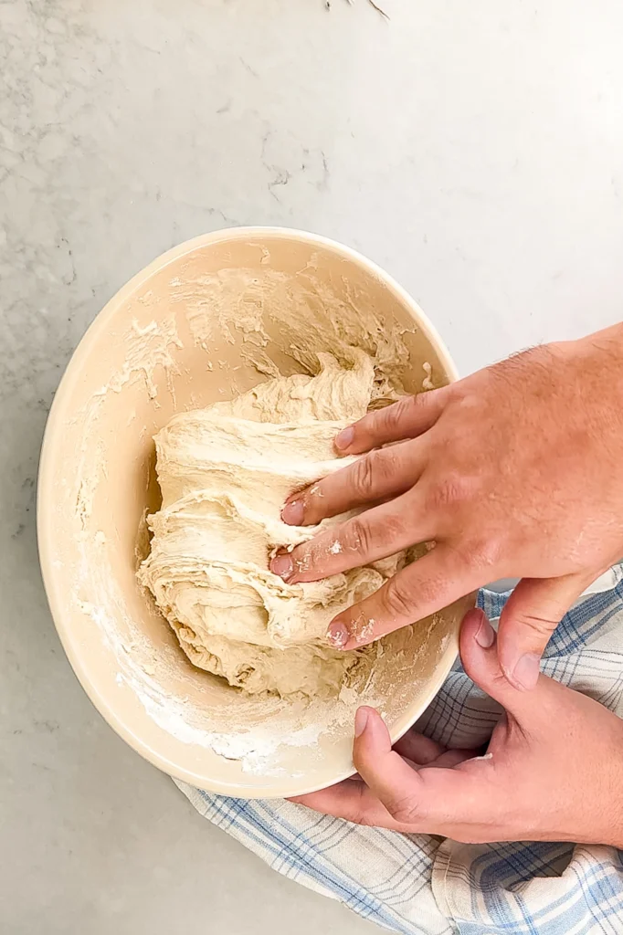 Recept baguetter pa surdeg - gör 2-4 stretch and folds med 30 minuters mellanrum