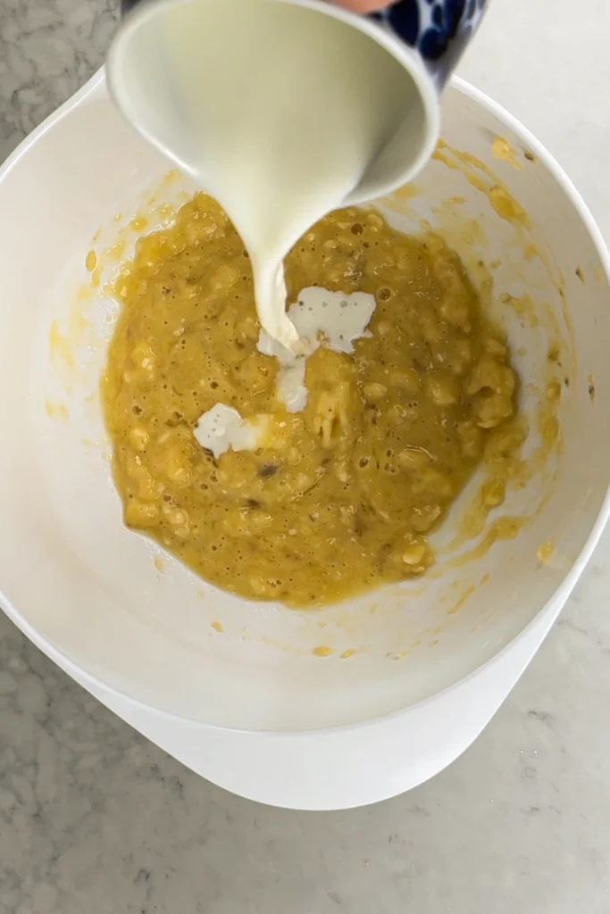 Bananpannkaka recept: Vänd ned mjölk